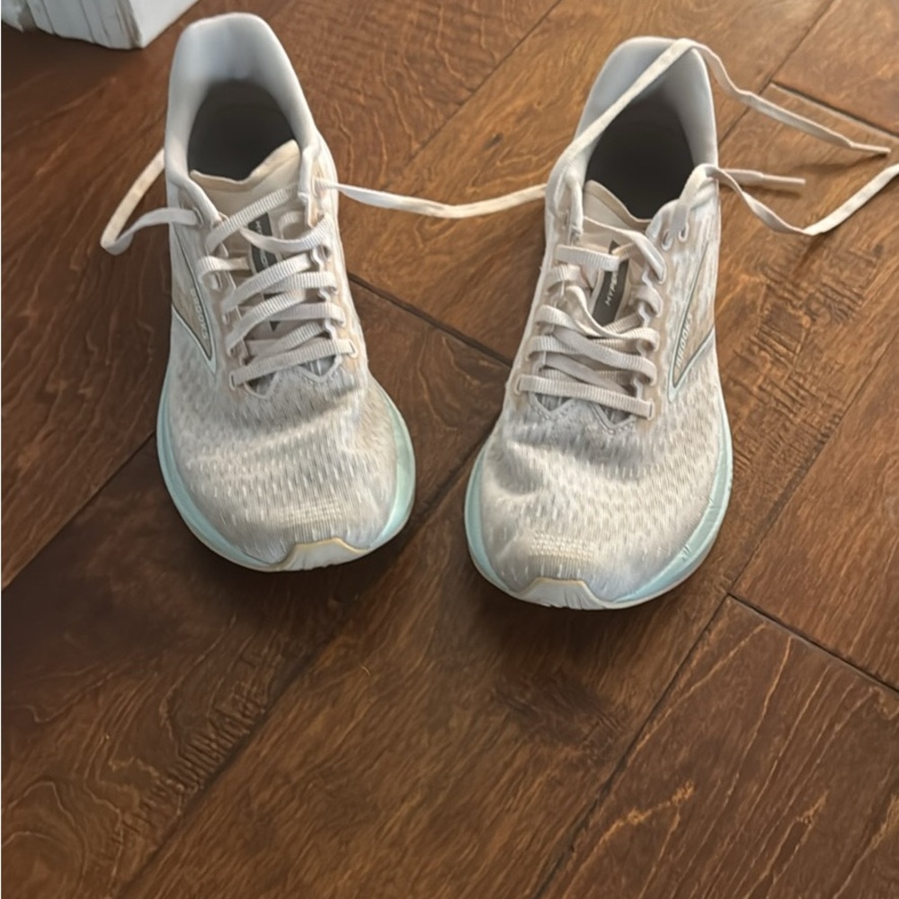 Brooks Women's White Athletic Shoes